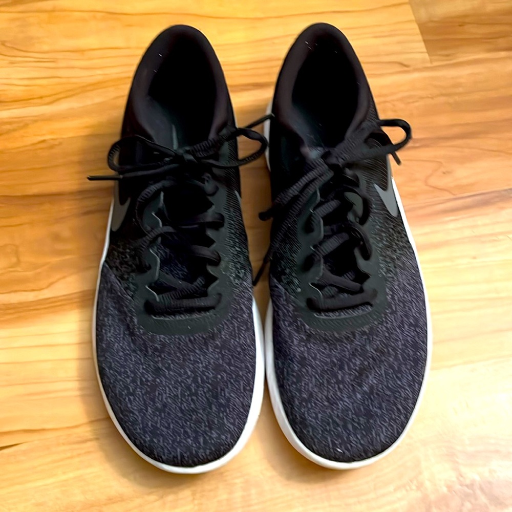 Nike Men’s Black Sneakers Size 10 US Fabric laced .